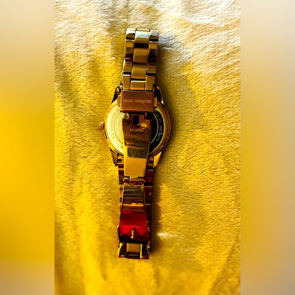 Authentic Used Michael Kors watch new battery needed - Picture 3 of 3